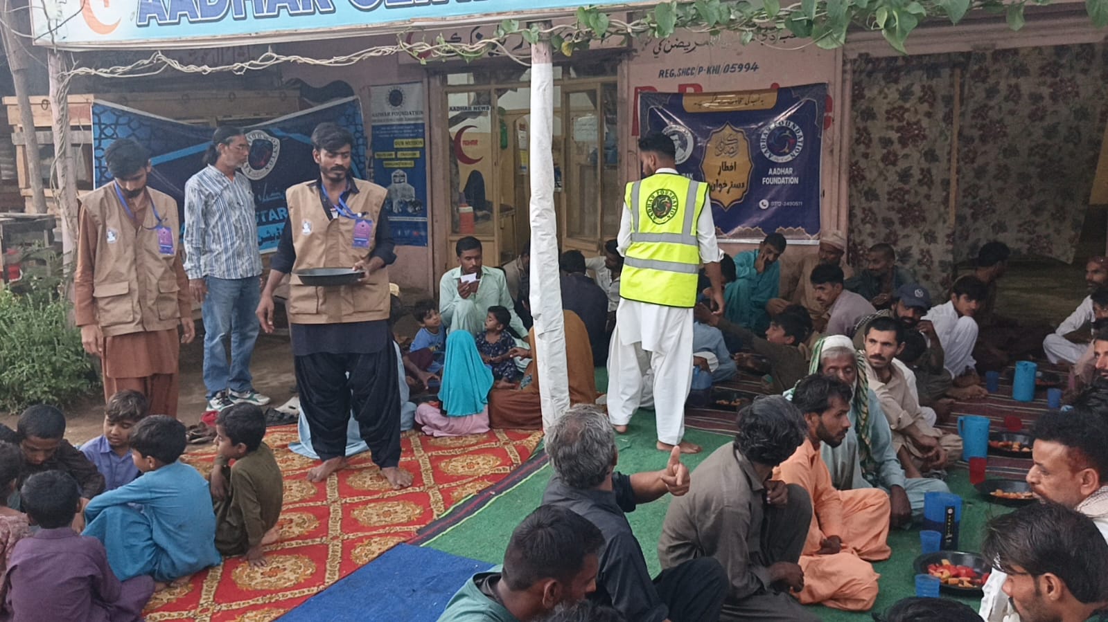 پورا مہینہ جاری رہنے والا روزانہ افطار دسترخوان (16th Iftari)